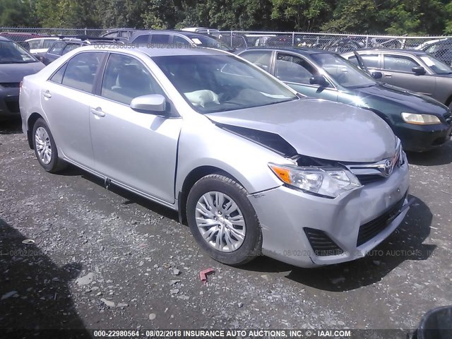 4T1BF1FK5EU854435 - 2014 TOYOTA CAMRY L/SE/LE/XLE Gümüş foto 1