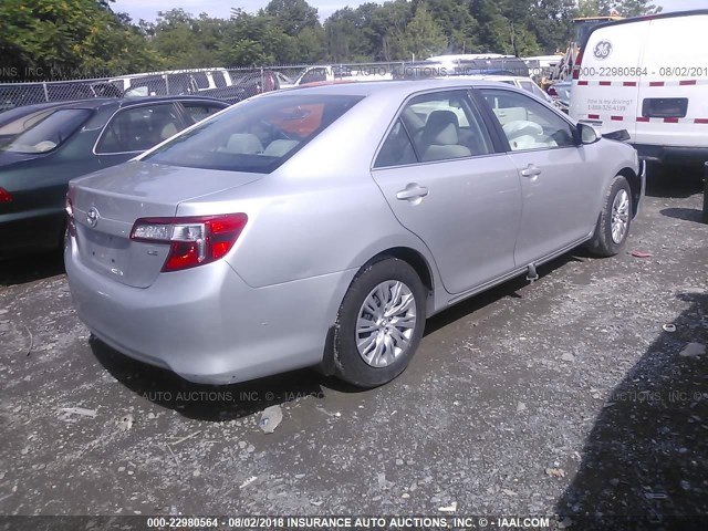 4T1BF1FK5EU854435 - 2014 TOYOTA CAMRY L/SE/LE/XLE Gümüş foto 4