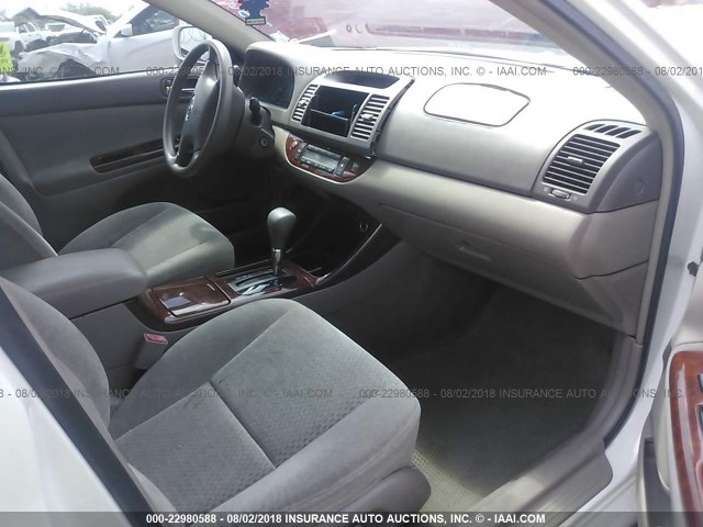 4T1BE32KX3U256407 - 2003 TOYOTA CAMRY LE/XLE/SE 白色 照片 5