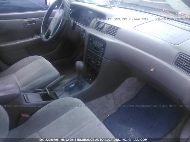 4T1BG22K9YU932616 - 2000 TOYOTA CAMRY CE/LE/XLE 栗色 照片 5