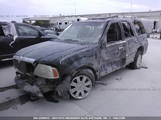 5LMFU28R03LJ25265 - 2003 LINCOLN NAVIGATOR BLACK photo 2