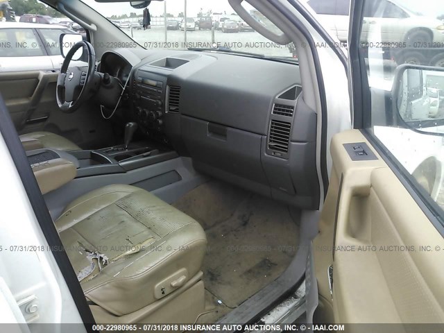 5N1AA08A04N709479 - 2004 NISSAN ARMADA SE/LE WHITE photo 5