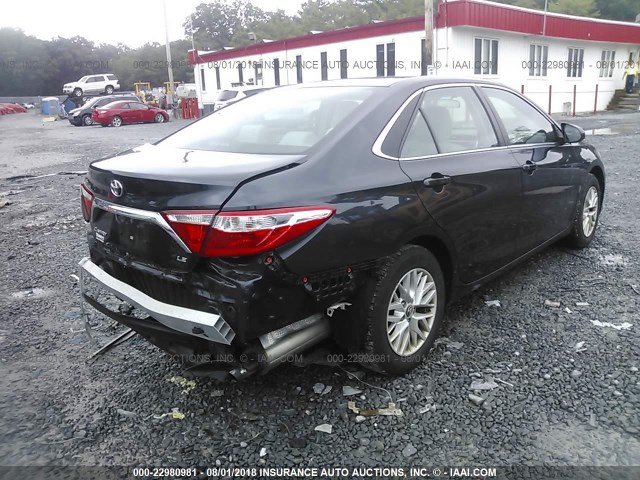 4T4BF1FK5GR542124 - 2016 TOYOTA CAMRY LE/XLE/SE/XSE BLUE photo 4