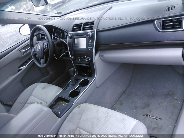 4T4BF1FK5GR542124 - 2016 TOYOTA CAMRY LE/XLE/SE/XSE 蓝色 照片 5