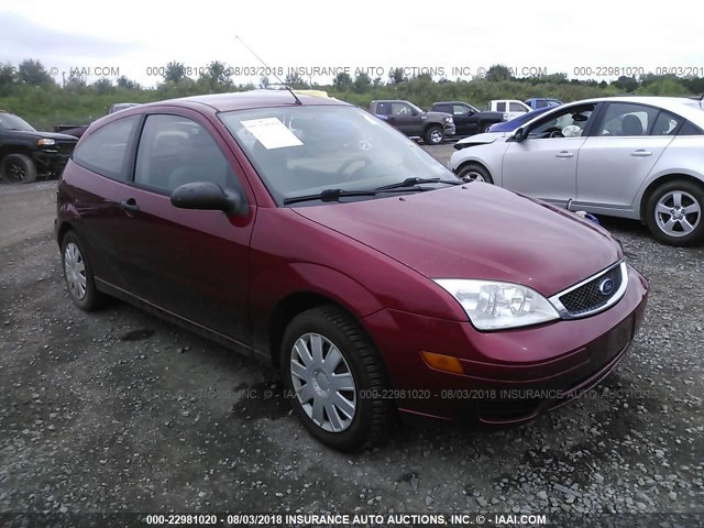 3FAFP31N35R154121 - 2005 FORD FOCUS ZX3 RED photo 1