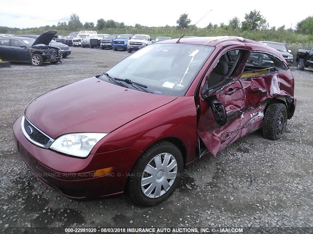 3FAFP31N35R154121 - 2005 FORD FOCUS ZX3 RED photo 2