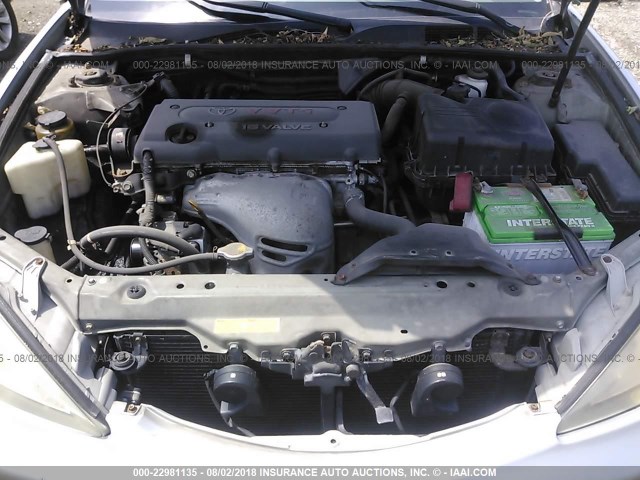 4T1BE32KX2U011556 - 2002 TOYOTA CAMRY LE/XLE/SE ვერცხლისფერი ფოტო 10