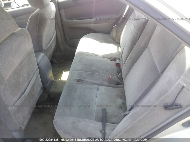 4T1BE32KX2U011556 - 2002 TOYOTA CAMRY LE/XLE/SE ვერცხლისფერი ფოტო 8