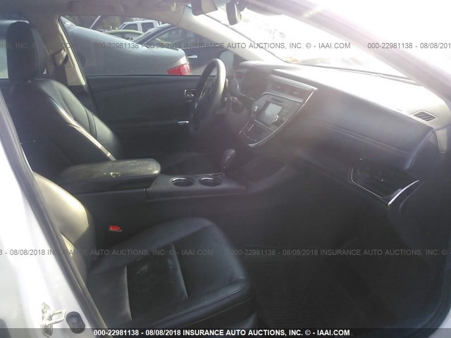 4T1BK1EBXJU272516 - 2018 TOYOTA AVALON XLE PLUS/PREMIUM/TOUR/LTD WHITE photo 5