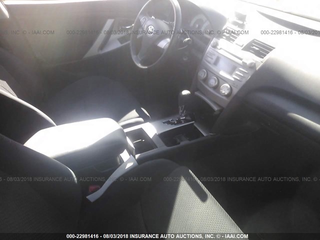 4T1BF3EK3BU752995 - 2011 TOYOTA CAMRY SE/LE/XLE GRAY photo 5