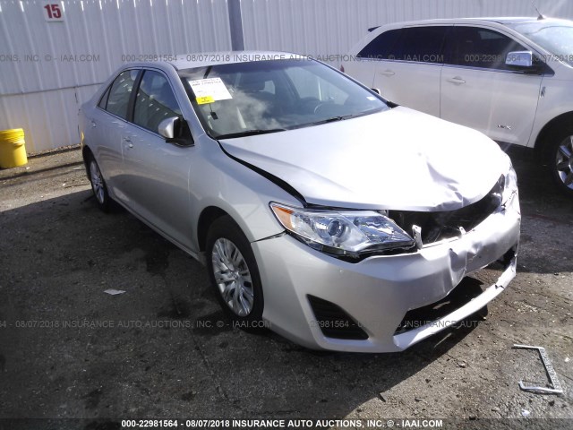 4T1BF1FK7DU245247 - 2013 TOYOTA CAMRY L/SE/LE/XLE 银色 照片 1