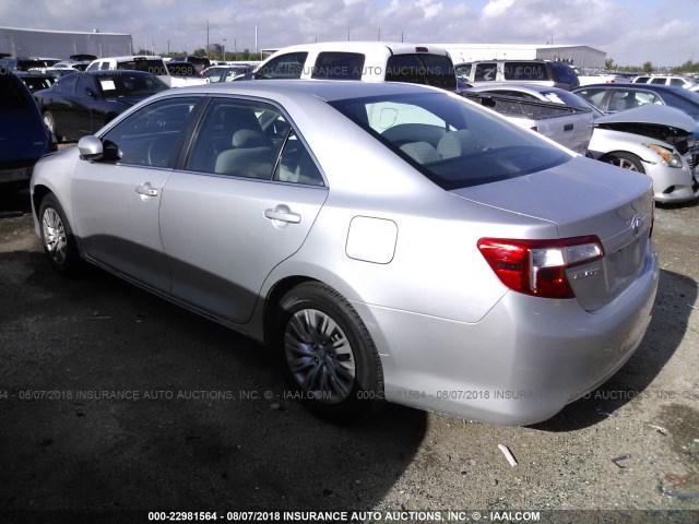 4T1BF1FK7DU245247 - 2013 TOYOTA CAMRY L/SE/LE/XLE 银色 照片 3