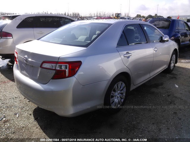 4T1BF1FK7DU245247 - 2013 TOYOTA CAMRY L/SE/LE/XLE 银色 照片 4