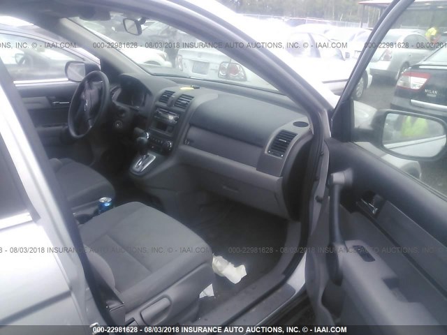 5J6RE3H32BL026541 - 2011 HONDA CR-V LX SILVER photo 5