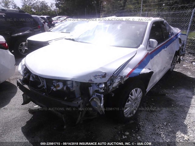 4T1BD1FK7CU038880 - 2012 TOYOTA CAMRY HYBRID/LE/XLE 白色 照片 2