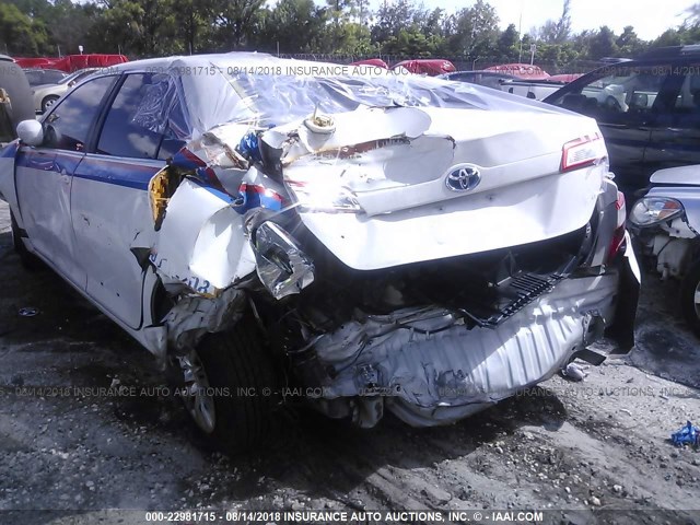 4T1BD1FK7CU038880 - 2012 TOYOTA CAMRY HYBRID/LE/XLE WHITE photo 6