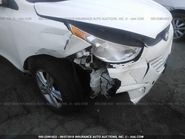 KM8JUCACXAU022242 - 2010 HYUNDAI TUCSON GLS/LIMITED WHITE photo 6