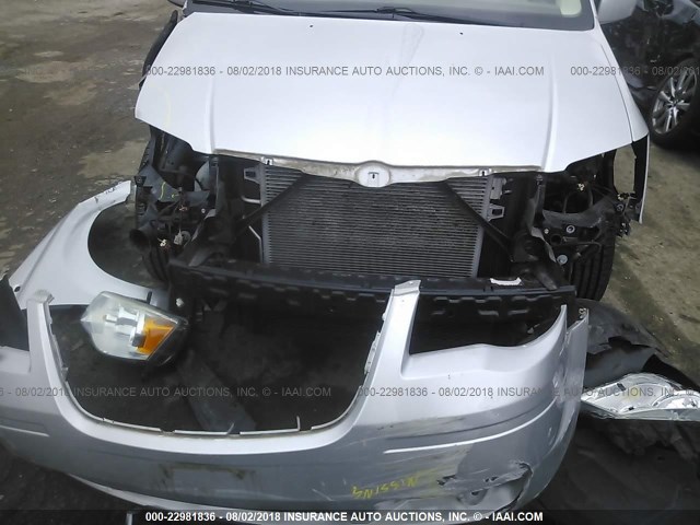 2A4RR5D14AR198001 - 2010 CHRYSLER TOWN & COUNTRY TOURING WHITE photo 6