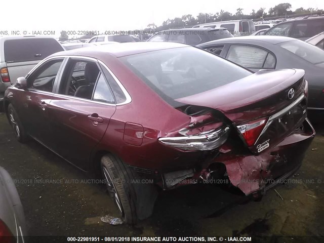 4T1BF1FK3FU955331 - 2015 TOYOTA CAMRY LE/XLE/SE/XSE RED photo 3