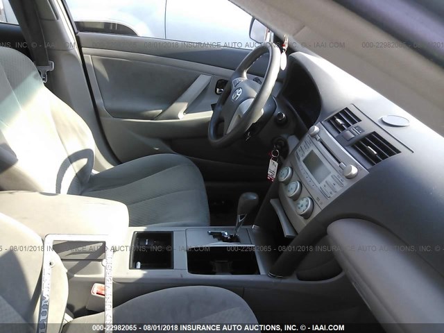 4T1BK46K97U531702 - 2007 TOYOTA CAMRY NEW GENERAT LE/XLE/SE SILVER photo 5