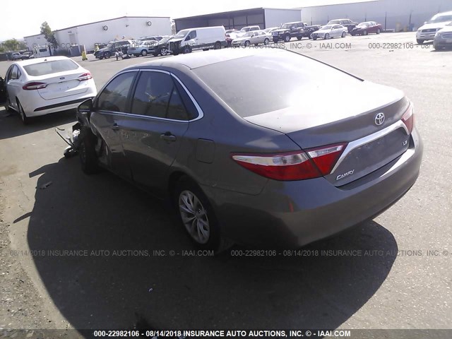 4T4BF1FK1FR481496 - 2015 TOYOTA CAMRY LE/XLE/SE/XSE 灰色 照片 3