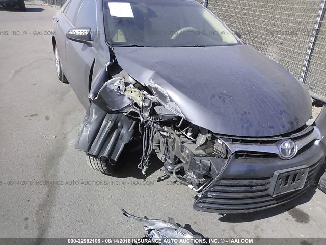 4T4BF1FK1FR481496 - 2015 TOYOTA CAMRY LE/XLE/SE/XSE 灰色 照片 6