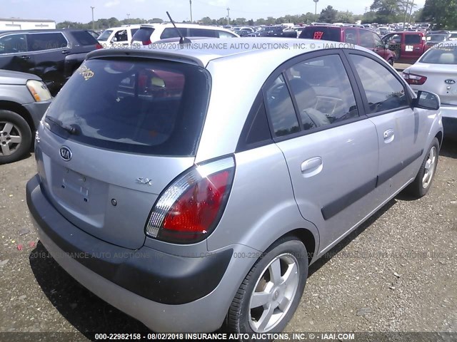 KNADE163566078111 - 2006 KIA RIO 5 SILVER photo 4