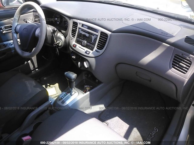 KNADE163566078111 - 2006 KIA RIO 5 SILVER photo 5