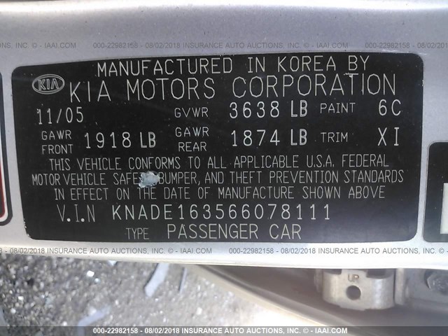 KNADE163566078111 - 2006 KIA RIO 5 Argent photo 9