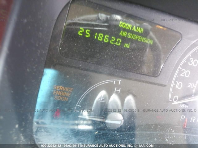 1LNHM81W33Y676887 - 2003 LINCOLN TOWN CAR EXECUTIVE WHITE photo 7