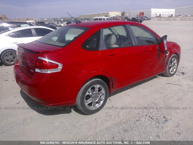 1FAHP35N38W227945 - 2008 FORD FOCUS SE/SEL/SES RED photo 4