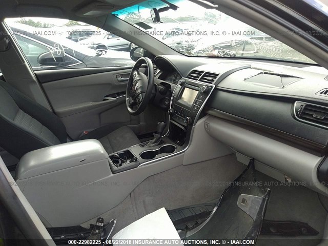 4T1BF1FK4FU939025 - 2015 TOYOTA CAMRY LE/XLE/SE/XSE BLACK photo 5