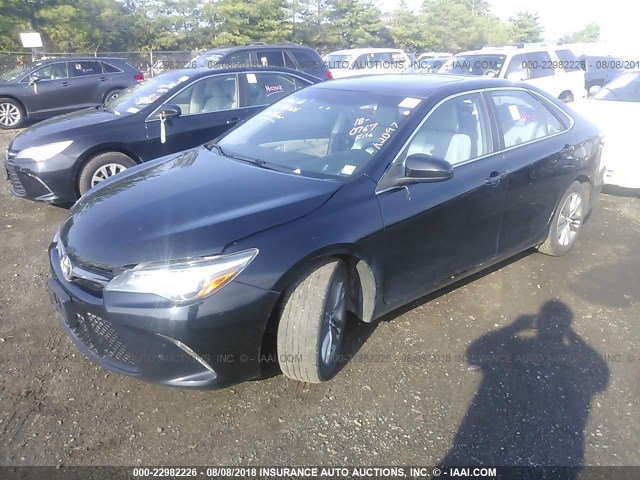 4T1BF1FK5GU563470 - 2016 TOYOTA CAMRY LE/XLE/SE/XSE BLACK photo 2