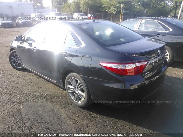 4T1BF1FK5GU563470 - 2016 TOYOTA CAMRY LE/XLE/SE/XSE BLACK photo 3