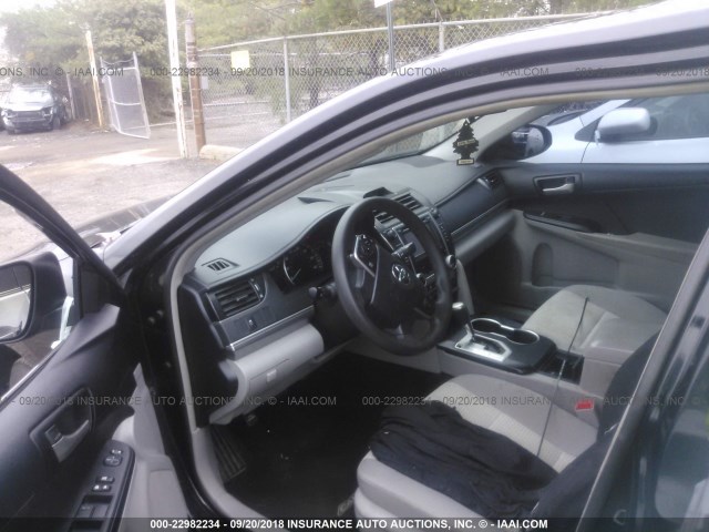 4T1BF1FK4DU273734 - 2013 TOYOTA CAMRY L/SE/LE/XLE Qara foto 5