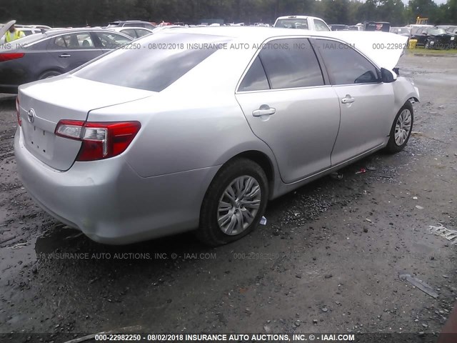 4T1BF1FK4CU581243 - 2012 TOYOTA CAMRY SE/LE/XLE ვერცხლისფერი ფოტო 4