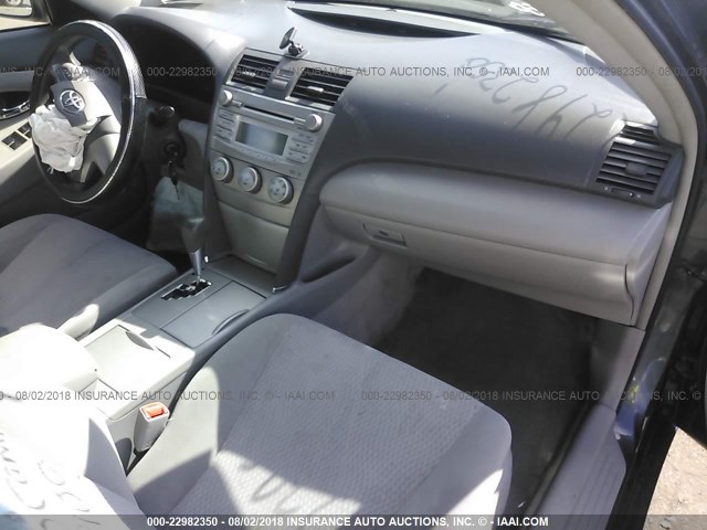 4T1BF3EK8AU073271 - 2010 TOYOTA CAMRY SE/LE/XLE 灰色 照片 5