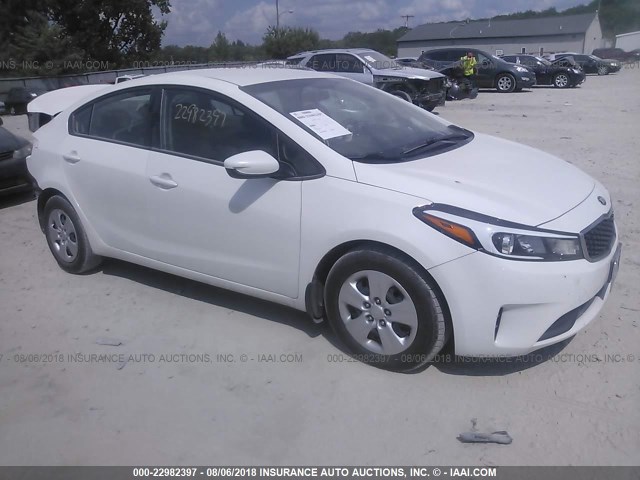 3KPFL4A71HE027649 - 2017 KIA FORTE LX/S WHITE photo 1