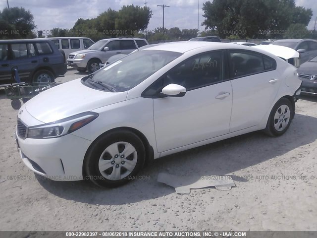 3KPFL4A71HE027649 - 2017 KIA FORTE LX/S WHITE photo 2