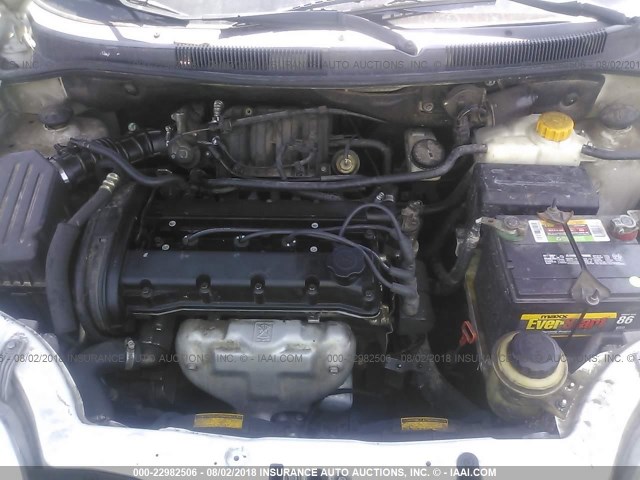 KL1TJ52604B258237 - 2004 CHEVROLET AVEO LS WHITE photo 10