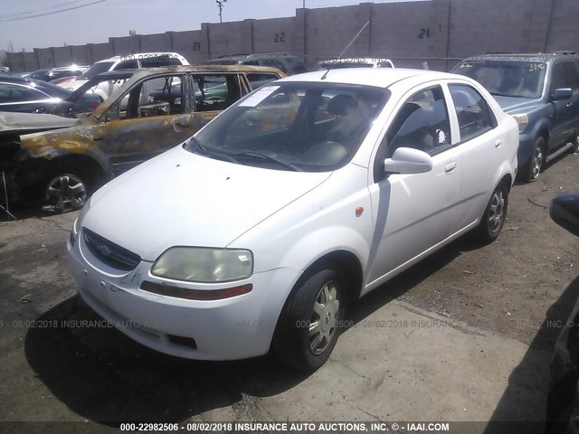 KL1TJ52604B258237 - 2004 CHEVROLET AVEO LS WHITE photo 2