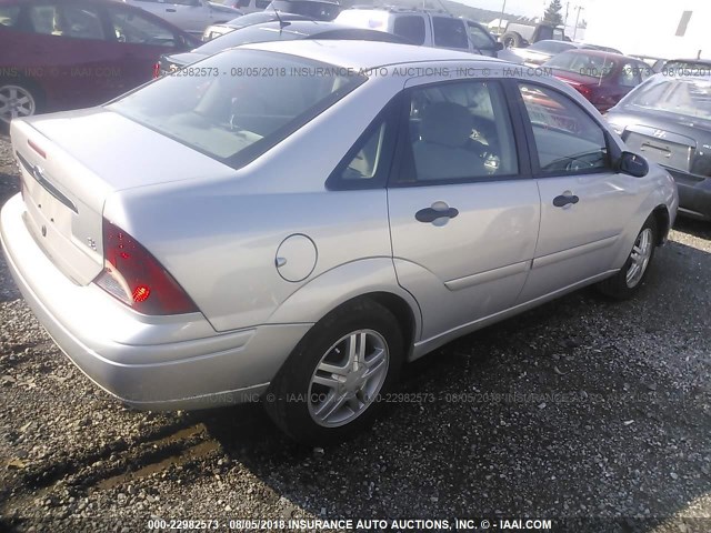 1FAFP34333W232529 - 2003 FORD FOCUS SE COMFORT/SE SPORT SILVER photo 4