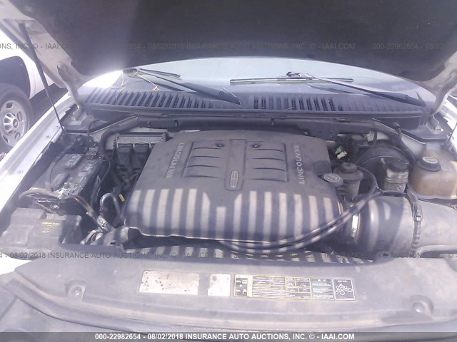 5LMFU28R34LJ24547 - 2004 LINCOLN NAVIGATOR Beyaz fotoğraf 10