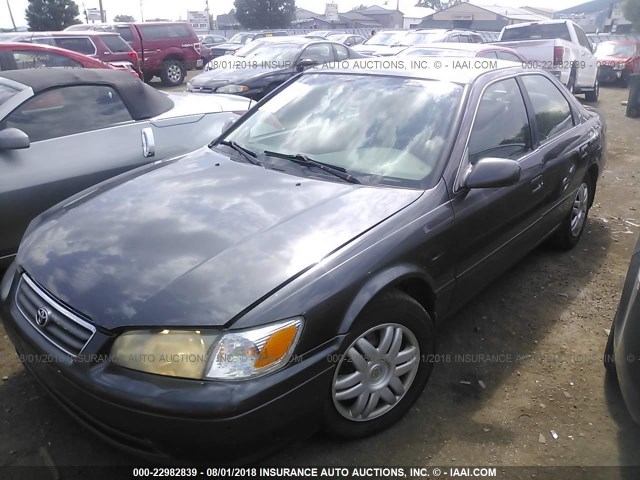 JT2BG22K7Y0455897 - 2000 TOYOTA CAMRY CE/LE/XLE ნაცრისფერი ფოტო 2