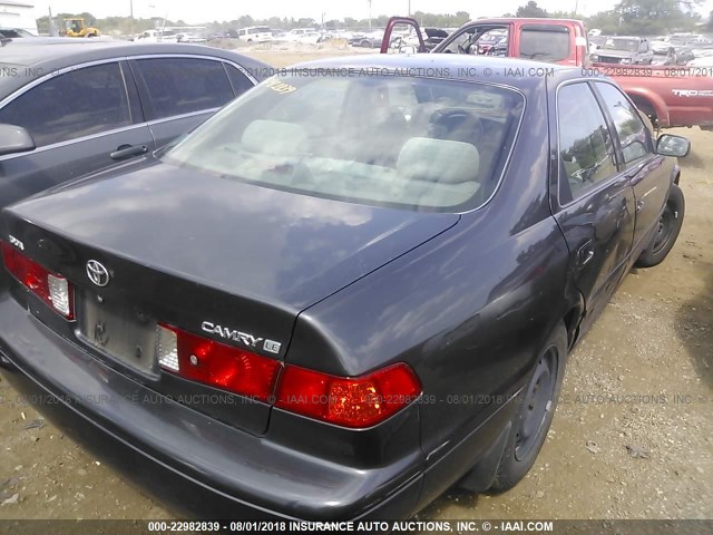 JT2BG22K7Y0455897 - 2000 TOYOTA CAMRY CE/LE/XLE ნაცრისფერი ფოტო 4