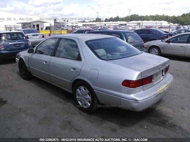 4T1BG22K5YU703690 - 2000 TOYOTA CAMRY CE/LE/XLE 银色 照片 3