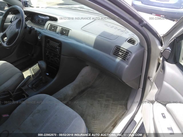 4T1BG22K5YU703690 - 2000 TOYOTA CAMRY CE/LE/XLE 银色 照片 5