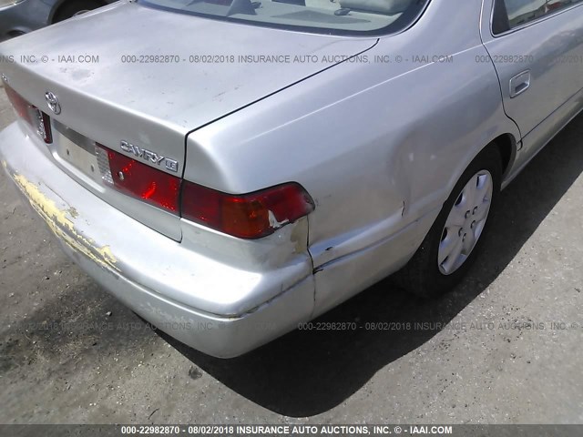 4T1BG22K5YU703690 - 2000 TOYOTA CAMRY CE/LE/XLE 银色 照片 6