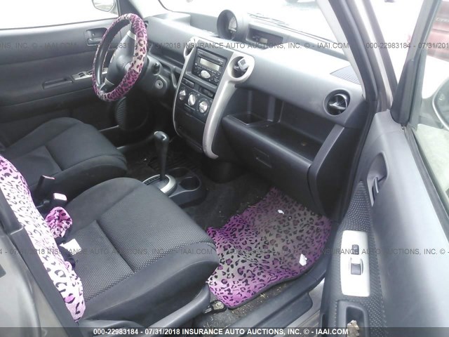 JTLKT324040163890 - 2004 TOYOTA SCION XB Silber Foto 5