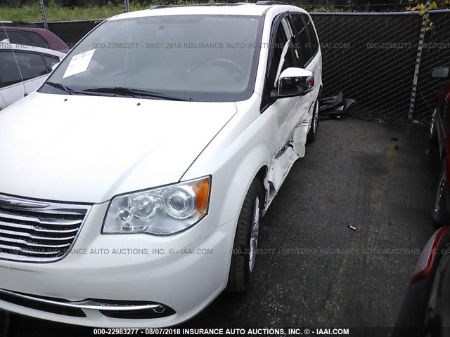 2C4RC1GGXDR663112 - 2013 CHRYSLER TOWN & COUNTRY LIMITED WHITE photo 2